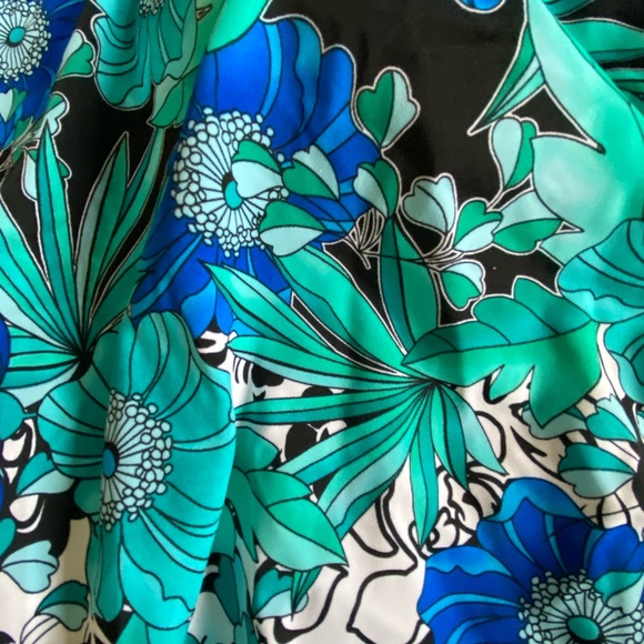 🌼🌼🌼Swim Top Women’s 18W...Vibrant Print!! - Picture 2 of 6